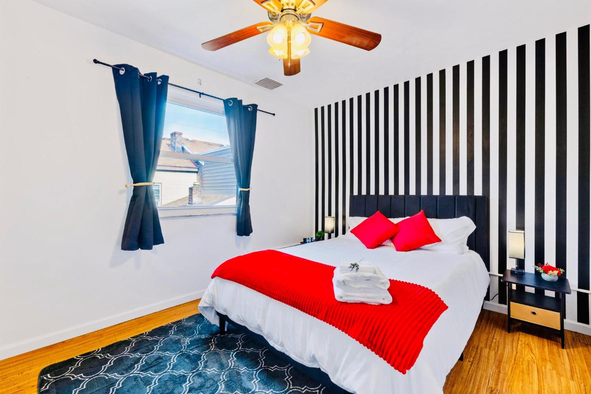 5bdrm 10bd With King Bbq Patio 1 Min Walk Carson St Holiday home