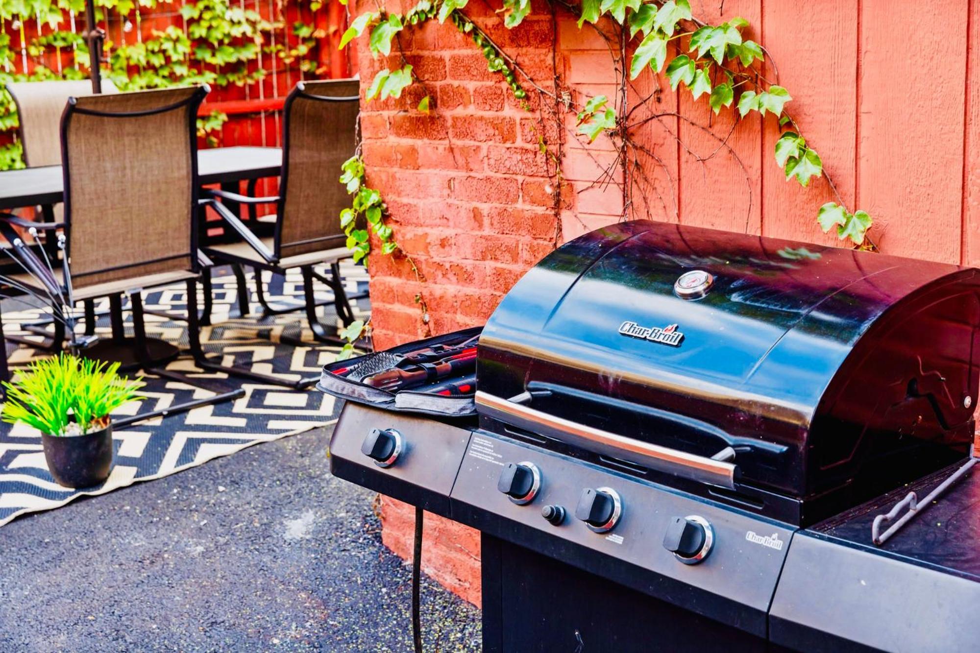 5bdrm 10bd With King Bbq Patio 1 Min Walk Carson St