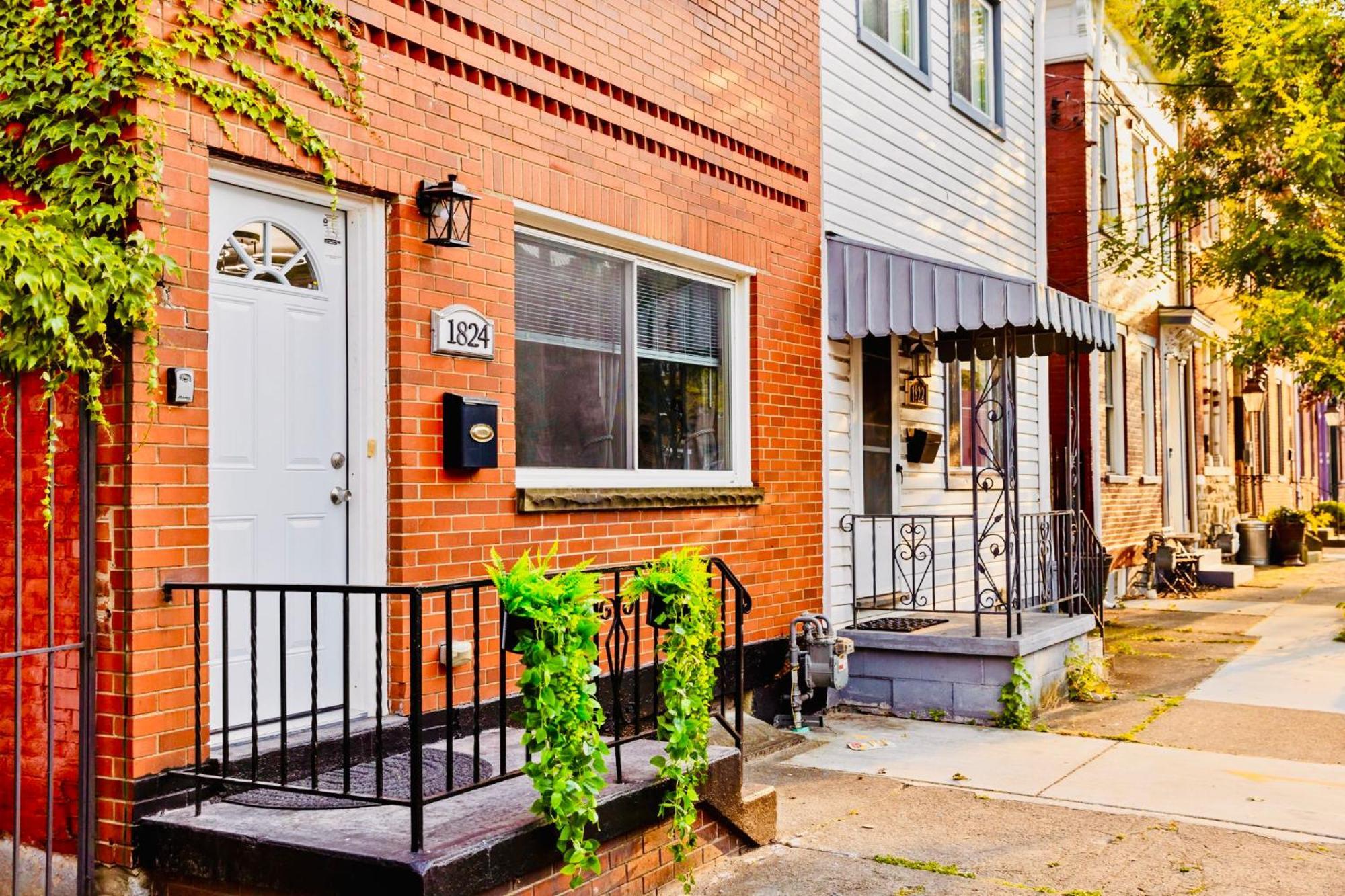 5bdrm 10bd With King Bbq Patio 1 Min Walk Carson St Holiday home