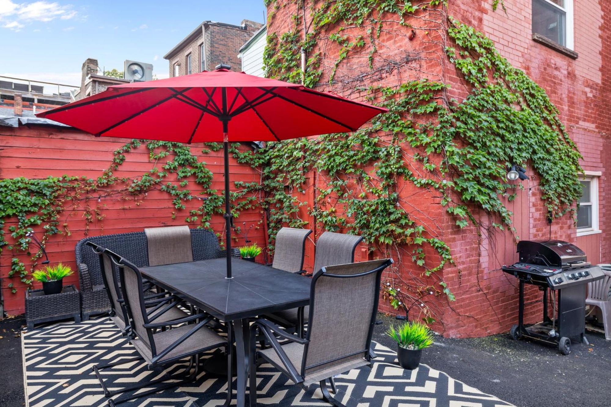 5bdrm 10bd With King Bbq Patio 1 Min Walk Carson St Holiday home