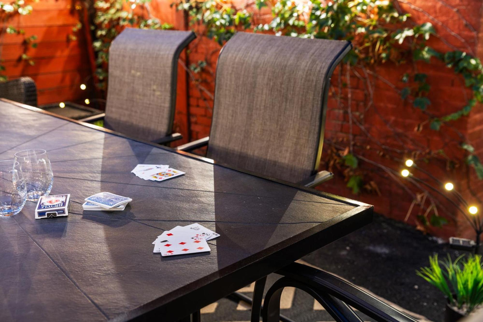 Holiday home 5bdrm 10bd With King Bbq Patio 1 Min Walk Carson St *