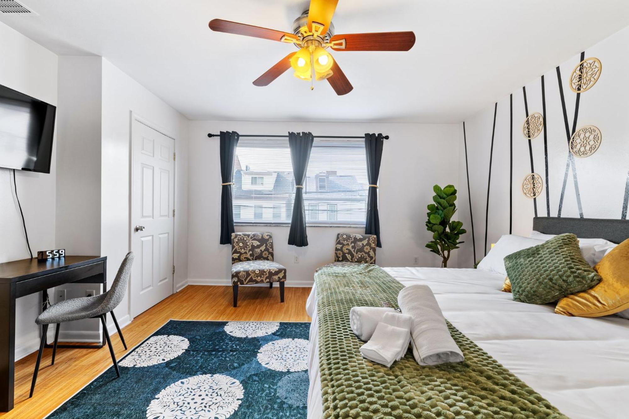 5bdrm 10bd With King Bbq Patio 1 Min Walk Carson St
