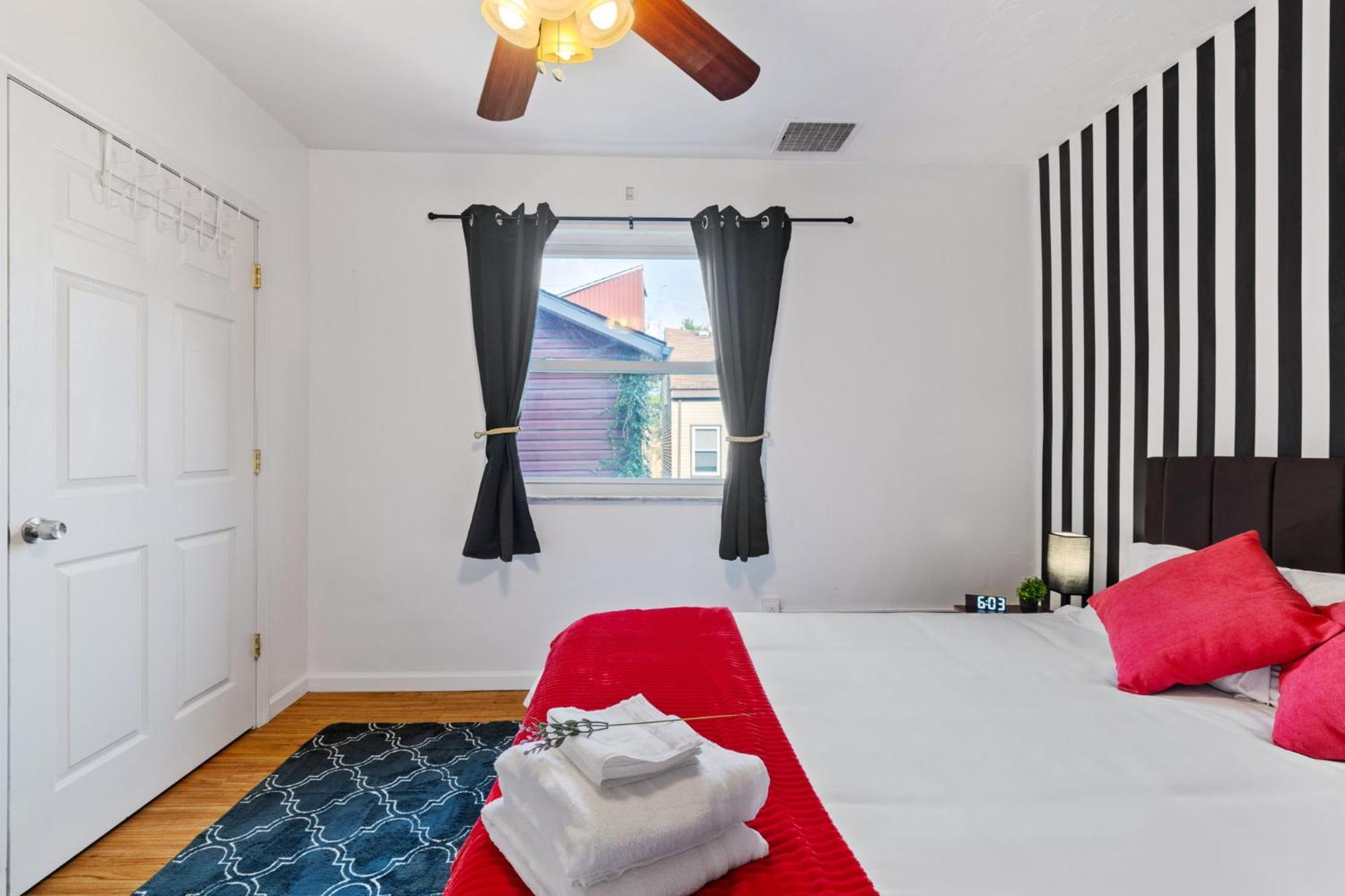 Holiday home 5bdrm 10bd With King Bbq Patio 1 Min Walk Carson St *