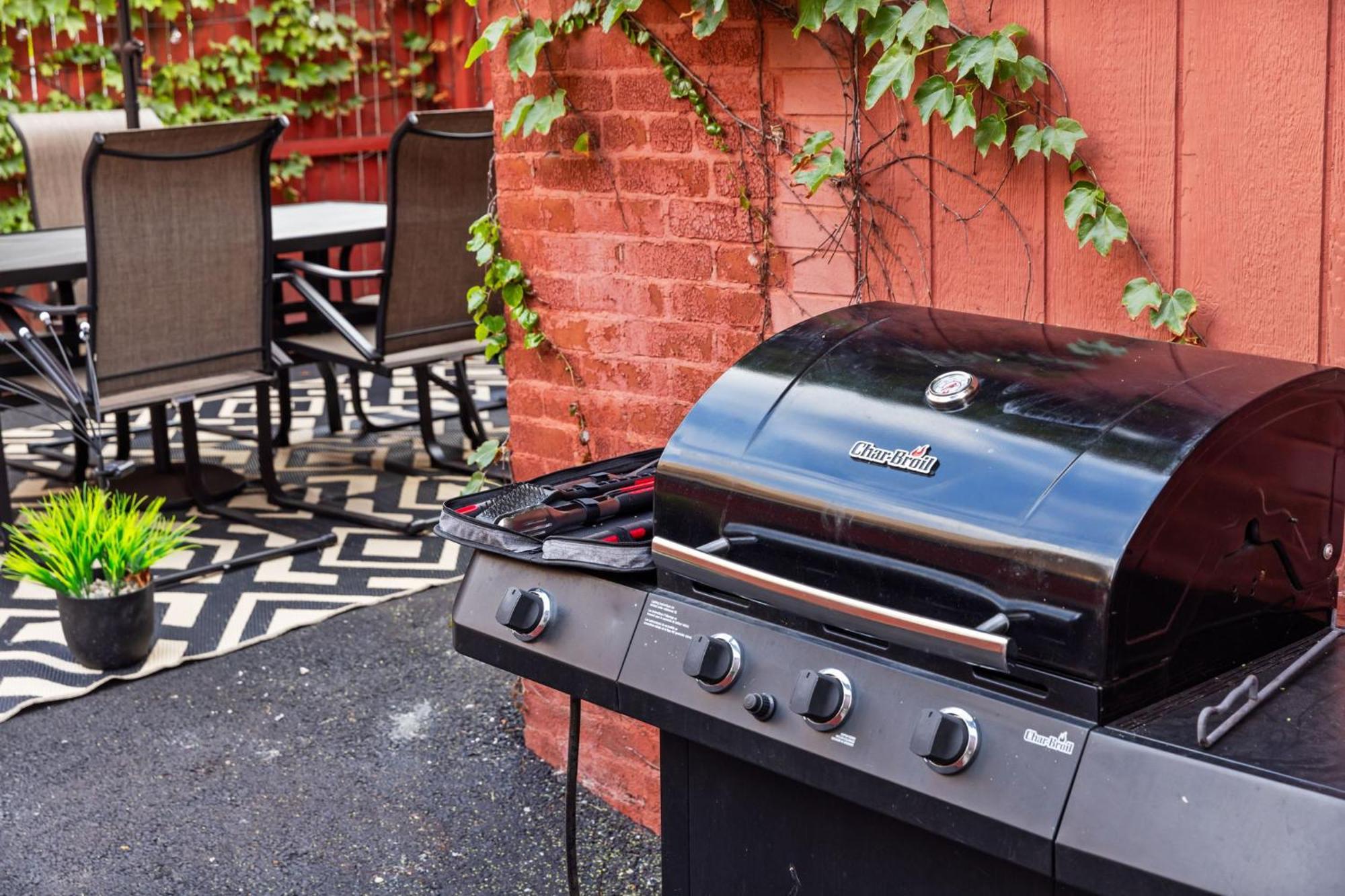 Holiday home 5bdrm 10bd With King Bbq Patio 1 Min Walk Carson St