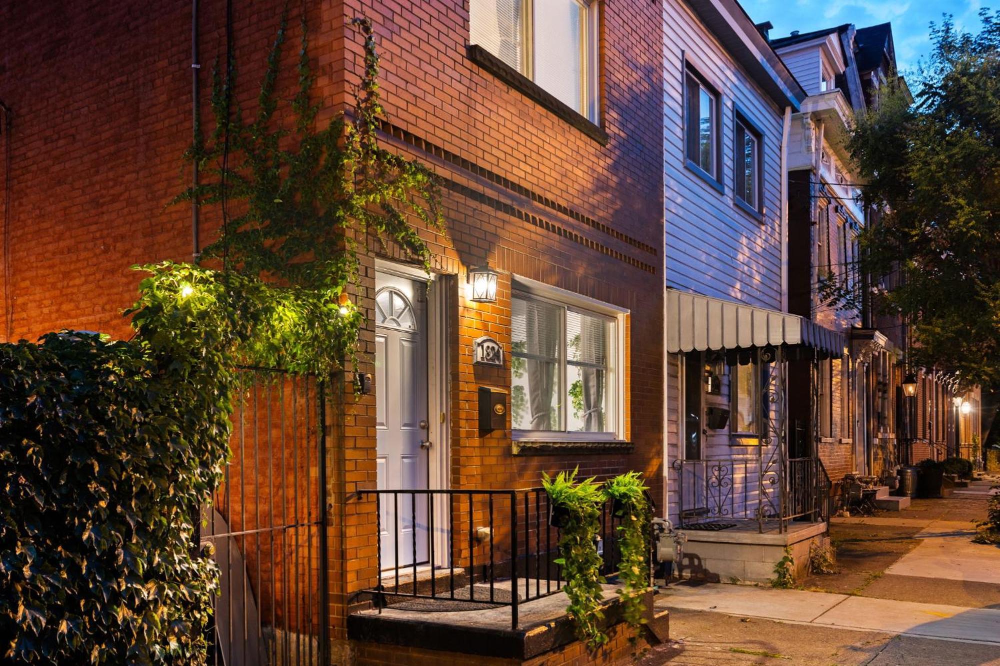 5bdrm 10bd With King Bbq Patio 1 Min Walk Carson St Holiday home *