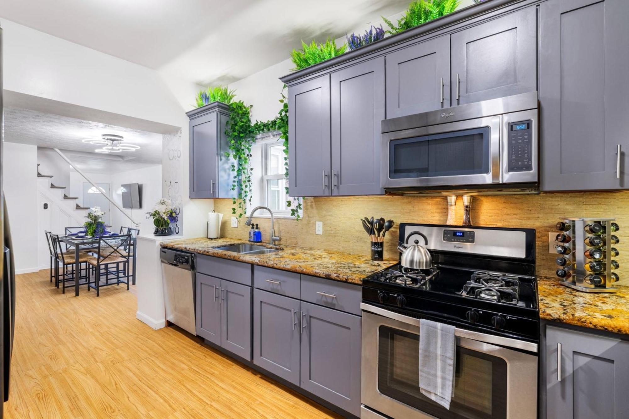 5bdrm 10bd With King Bbq Patio 1 Min Walk Carson St